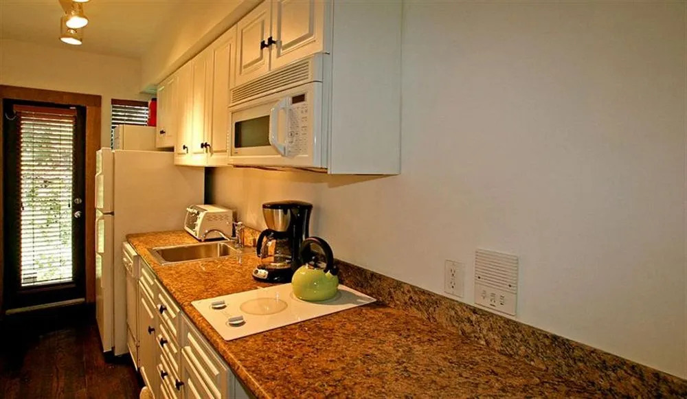 SeaStays- South Beach Apartments