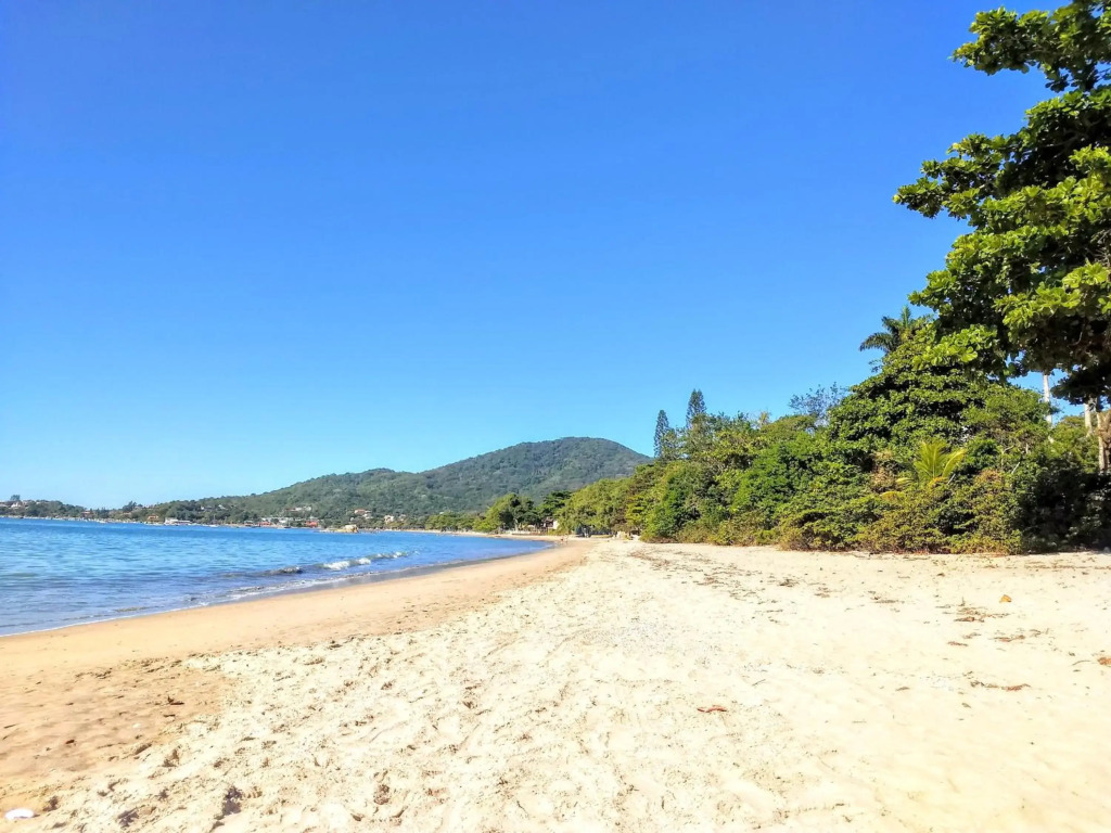 Linda casa a 150m da praia e prox ao Beto Carrero