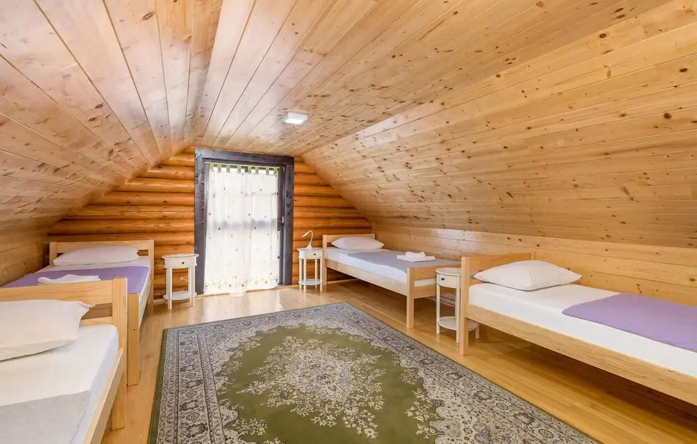 4 Bedroom Lovely Home In Otocac