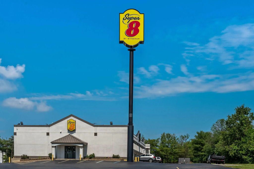Super 8 by Wyndham Brownsburg