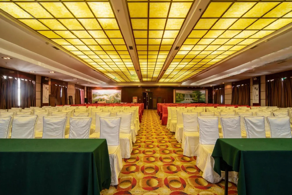 Yilong Hotel