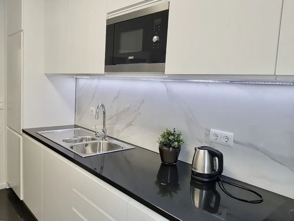 Music House 3 bedroom Apt w garage