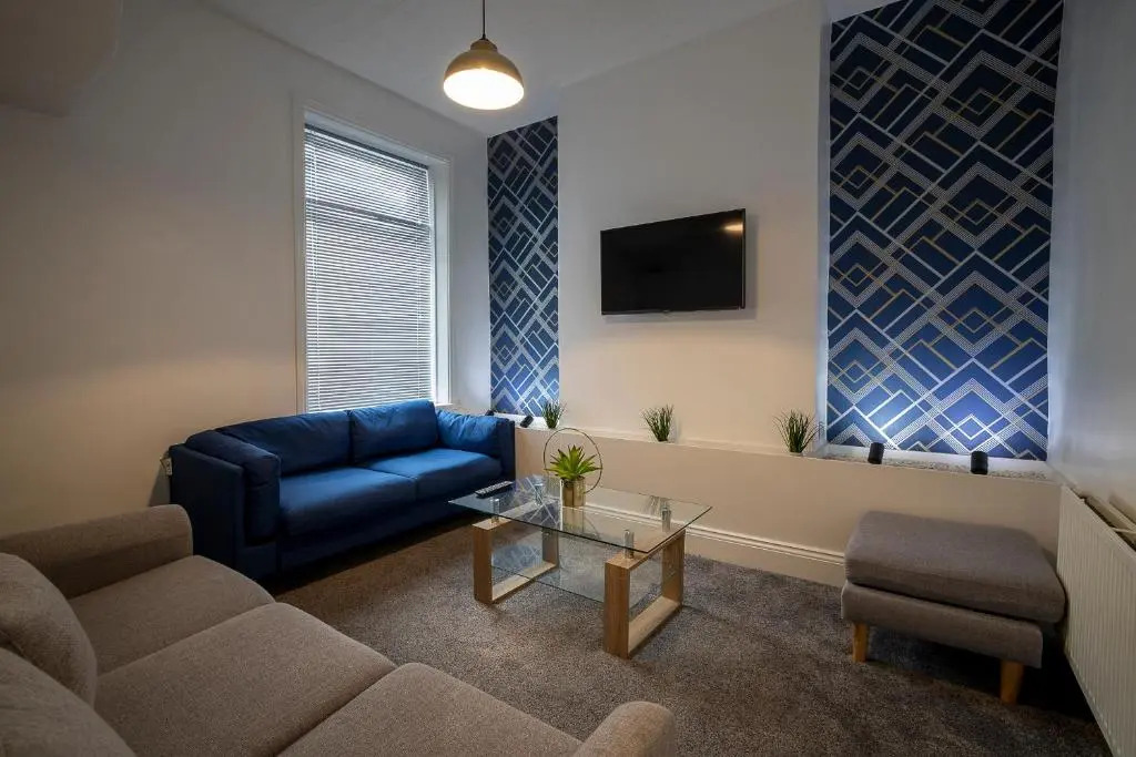 Abingdon House 4 Bedrooms Workstays UK