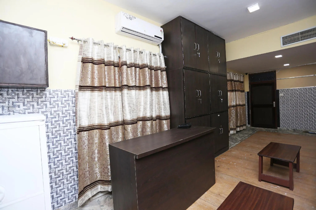 OYO 22043 Jk Mahal
