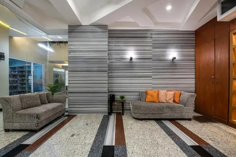 Oyo 207 Bay Area Suites Near Philippine General Hospital