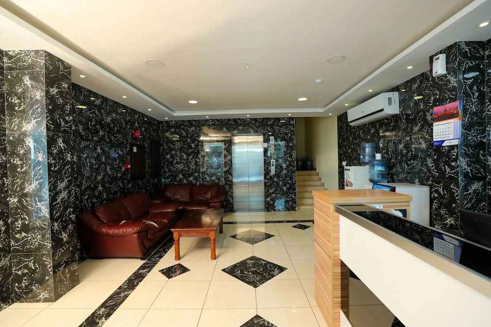 OYO 105 Grand Plaza 1