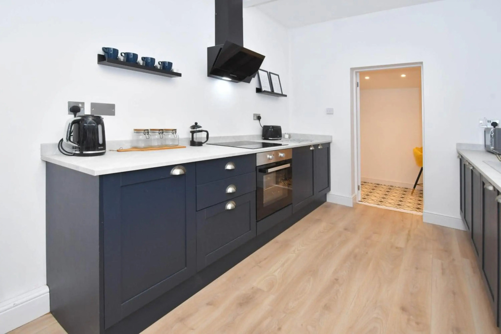 Elm House by YourStays - 3 Bedroom - Modern Home in Crewe