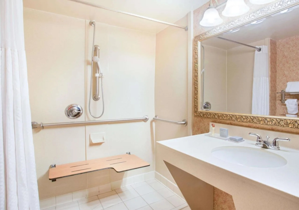 Holiday Inn Express & Suites - Mobile - I-65 by IHG