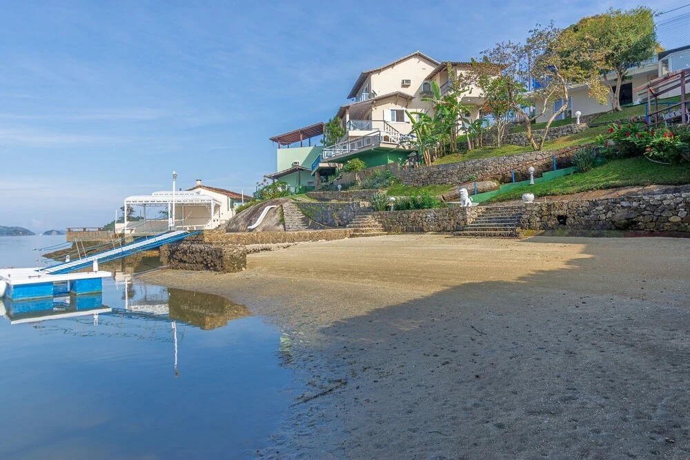 Magnífica casa com praia particular em Angra
