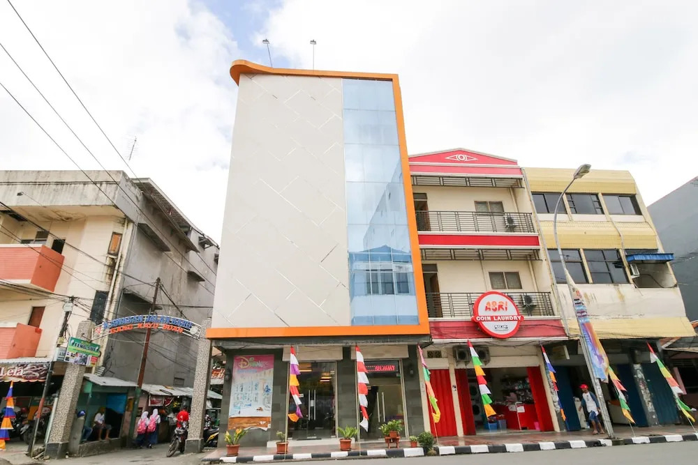 Airy Honipopu Tugu Trikora AM Sangaji Ambon