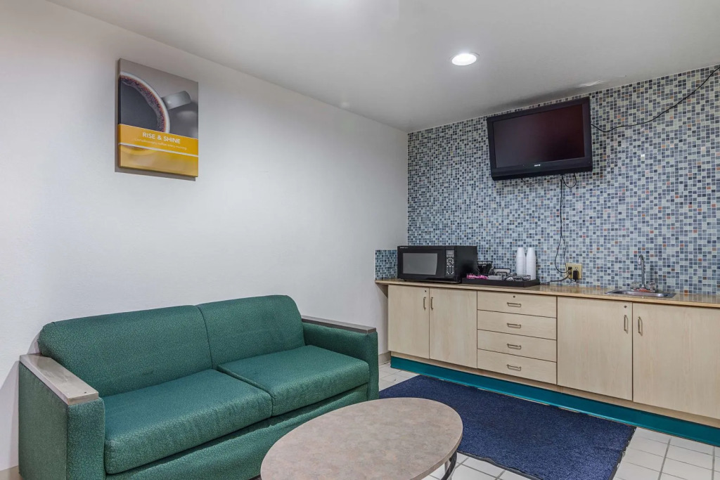 Motel 6-Mcalester, OK