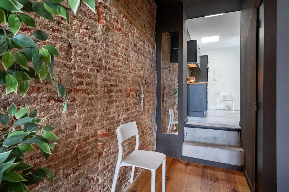 Two-bedroom Apartment by the River