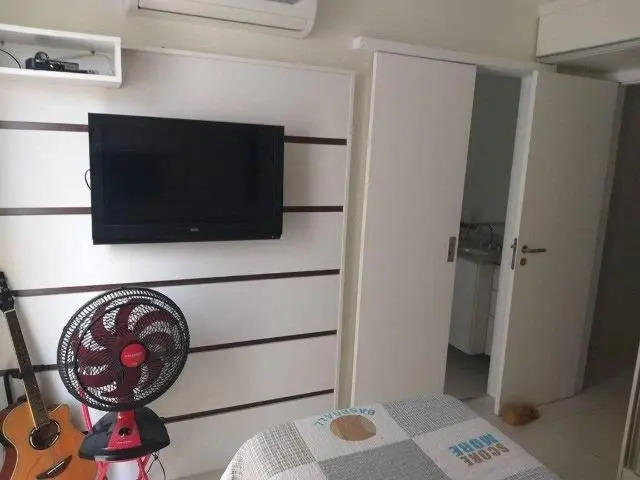 Casa com 4 quartos e piscina