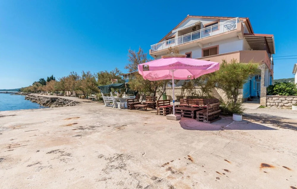 Beautiful Apartment in Nevidane With 1 Bedrooms and Wifi