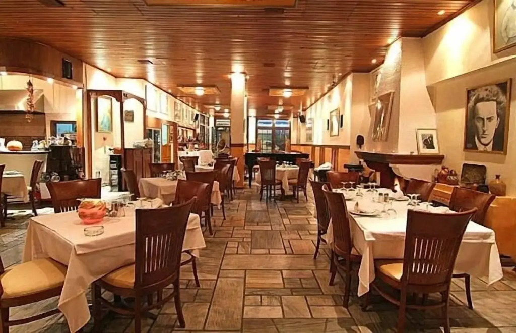 Iniohos Hotel