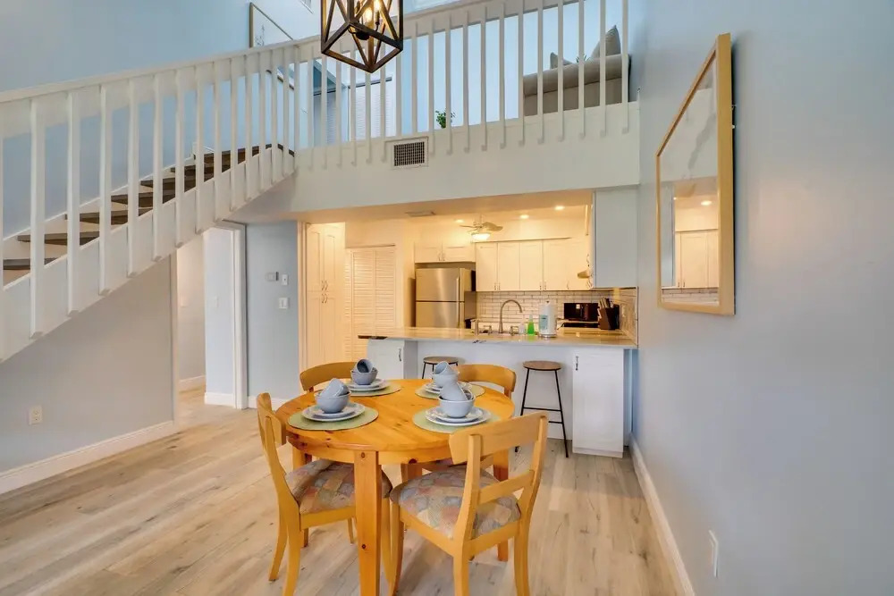 7 Mi to River District & Beach: Fort Myers Retreat