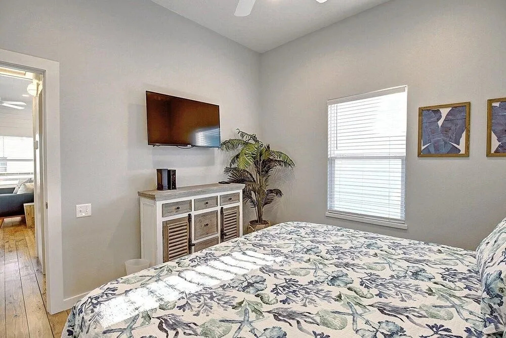 Brock's 2 Bedroom Bungalow by Redawning