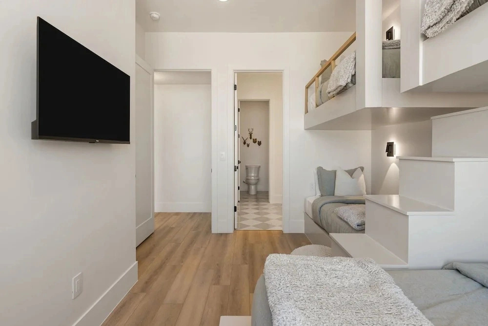 Barefoot Beach House A + B 6 Bedroom Home