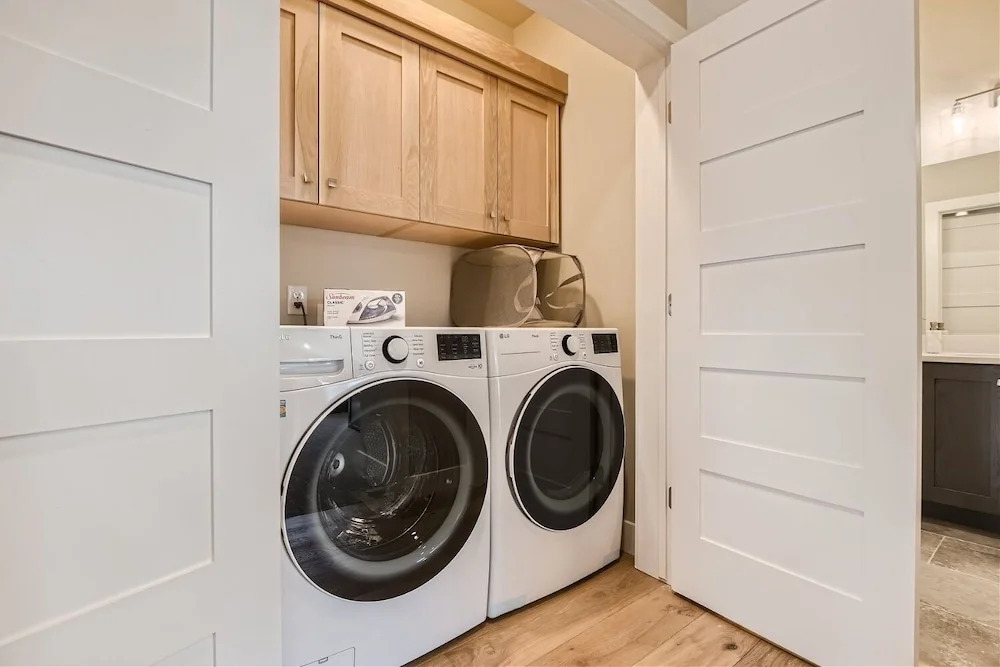 Helling Circle Hideaway 303 3 Bedroom Condo by RedAwning