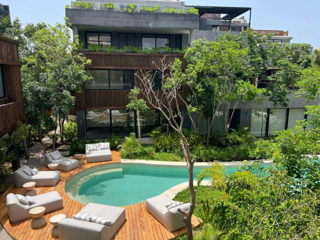 Lovely 2Bedroom apartment serviced + pool & garden