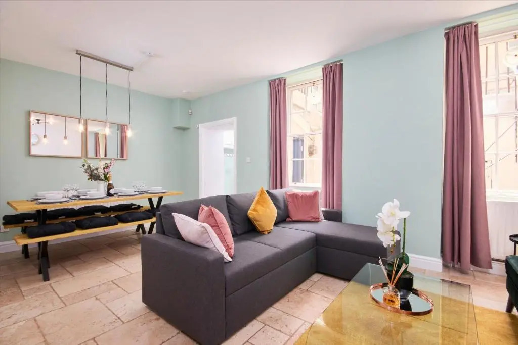 Elegant Apartment in Bath with Garden Sleeps 8 by PureStay