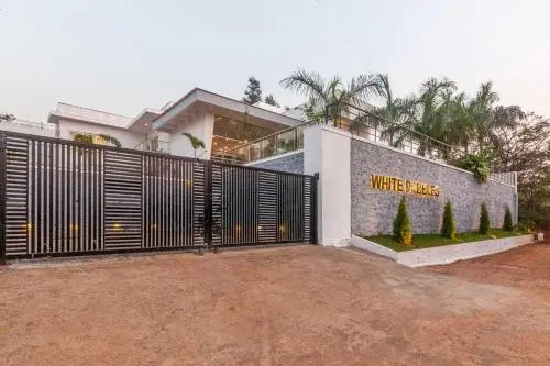StayVistas White Pebbles - A Villa with Theater Room & Swimming Pool