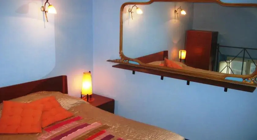 GoldenCube Guest House