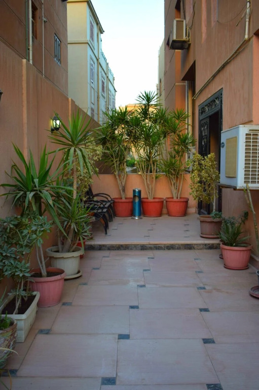 Travelholic Hostel