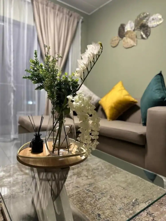 Cosy two Bedroom Apartment for Short and Long Stays Rental
