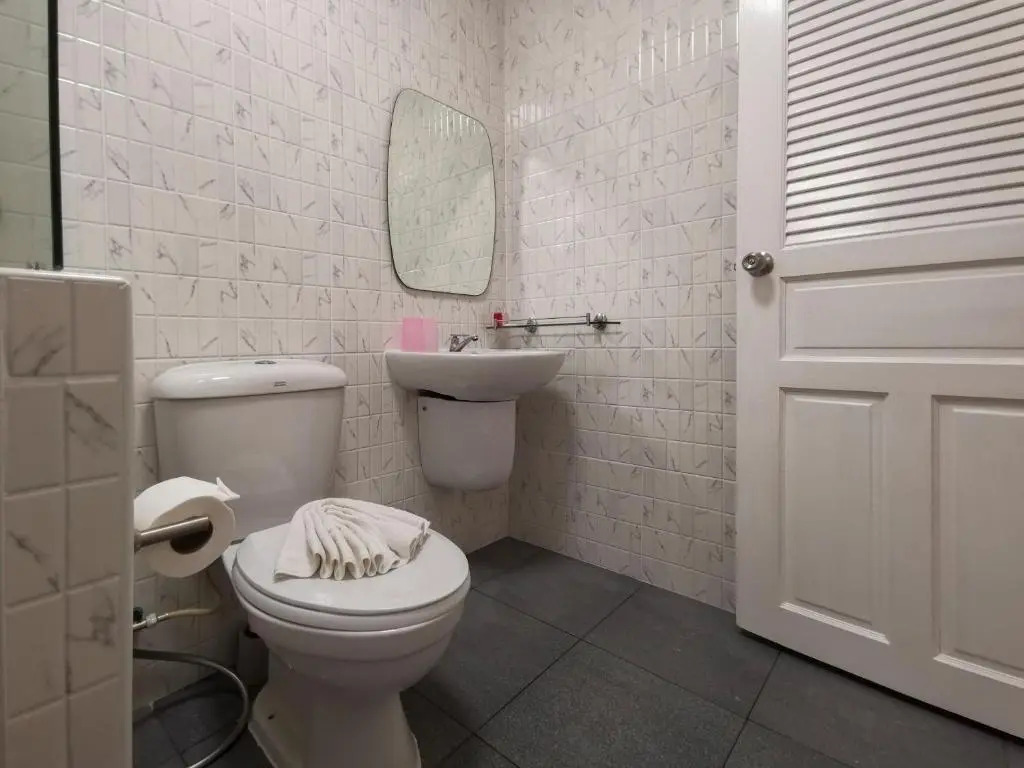 Harmony Naturist Resort Rawai Phuket 18yr minimum age only nudist nake d FKK