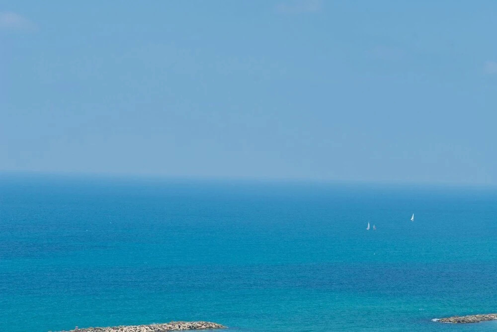 Bright Pearl For Exploring Tel-Aviv