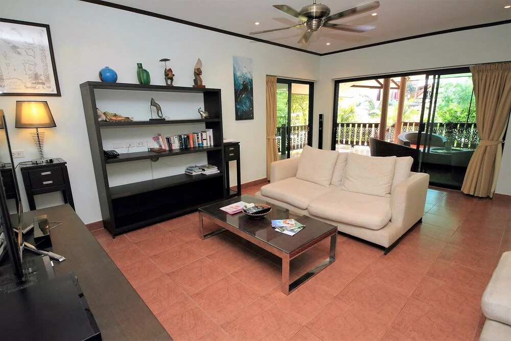 Beachfront Resort 2-bedroom Villa Palm Only 40 Meters to Beach