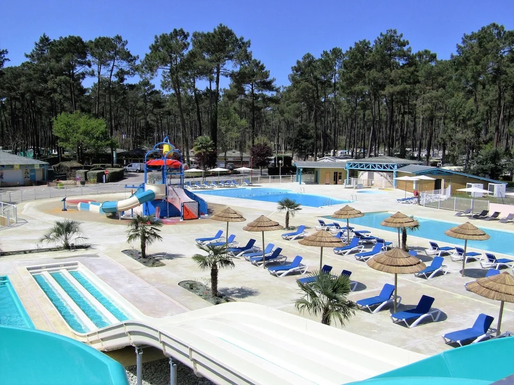 Property With 2 Bedrooms in Saint-julien-en-born, With Pool Access and