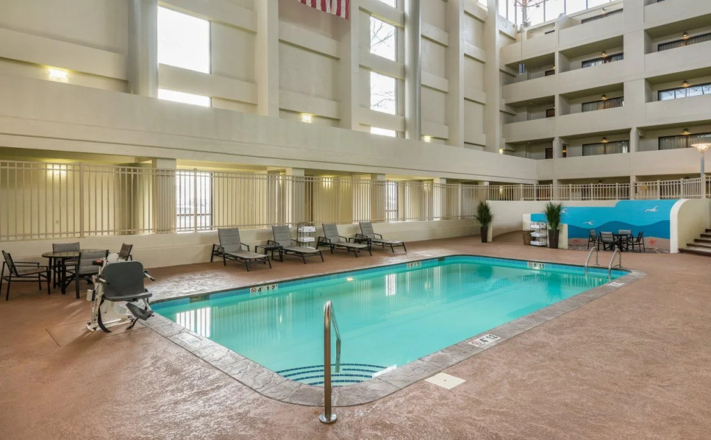 Crowne Plaza Indianapolis-Airport by IHG