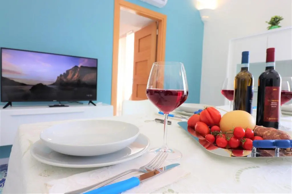 De Vivo Realty - Marys Apartments