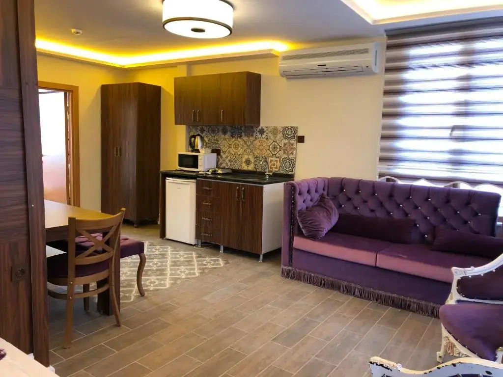 Rose Mansion by Otantik Suites