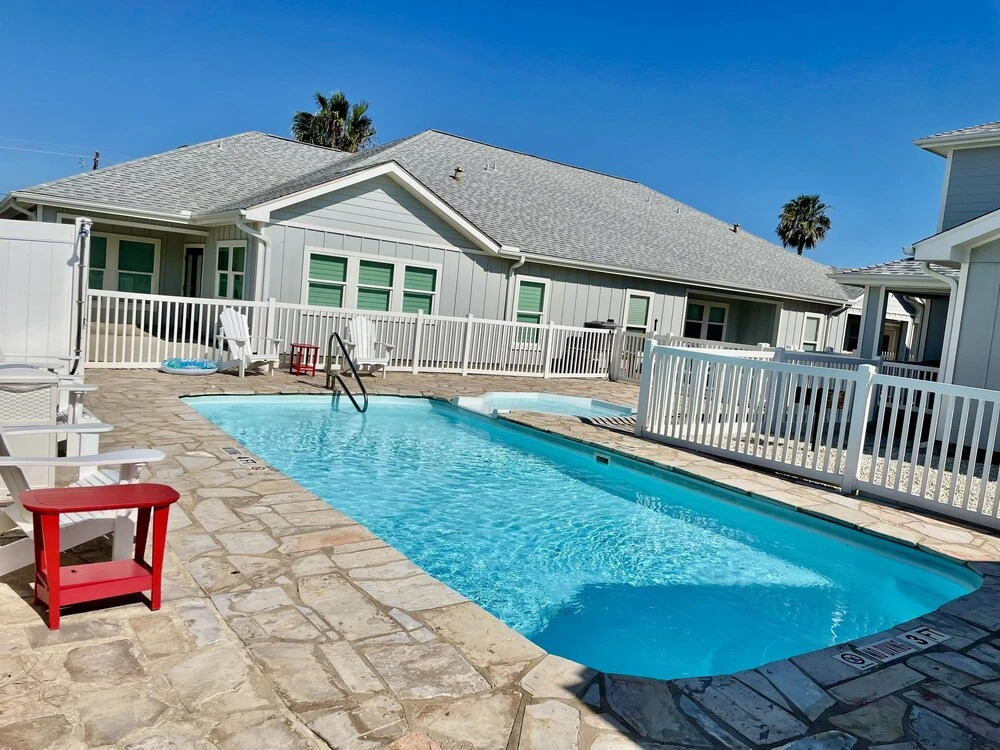 A Wave From It All 2 Bedroom Townhouse by Redawning