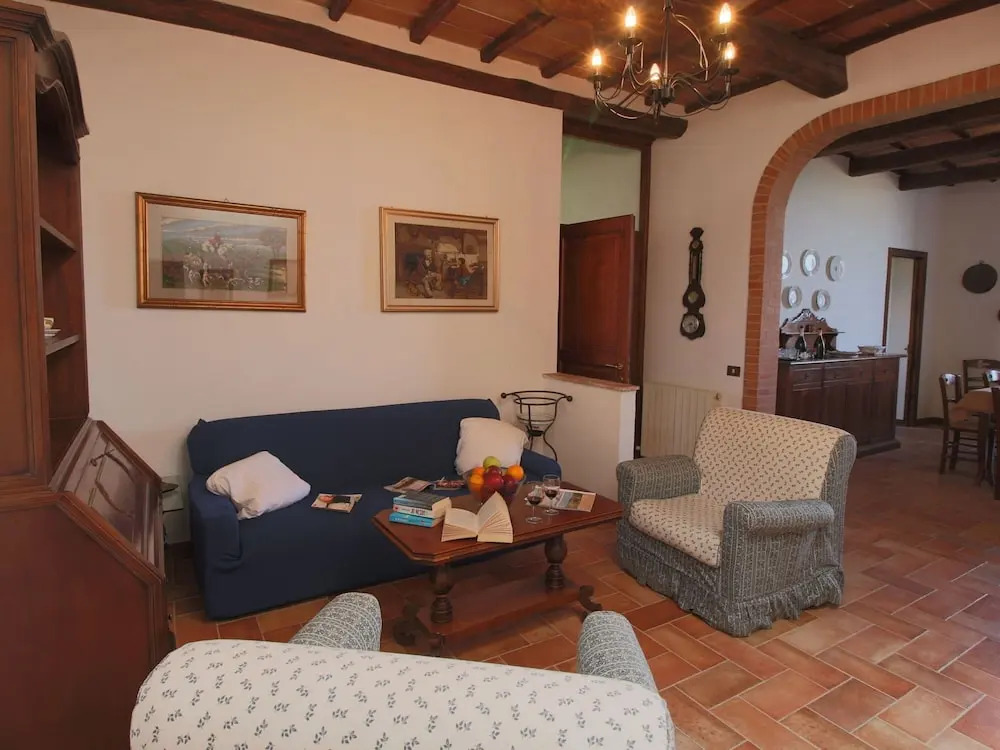 Spacious Tuscan Farmhouse