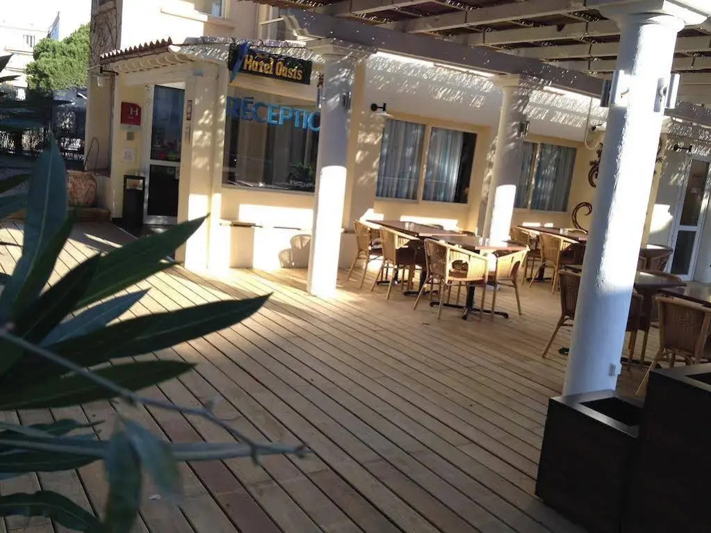 LOasis Hotel