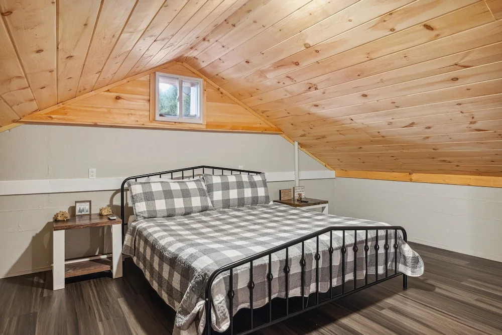Majestic Valley Retreat 2 Bedroom Cabin by RedAwning