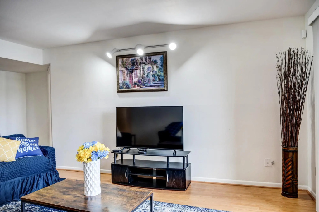 LovelyMedcenter area 3 BR, 2BA  condo w/grill