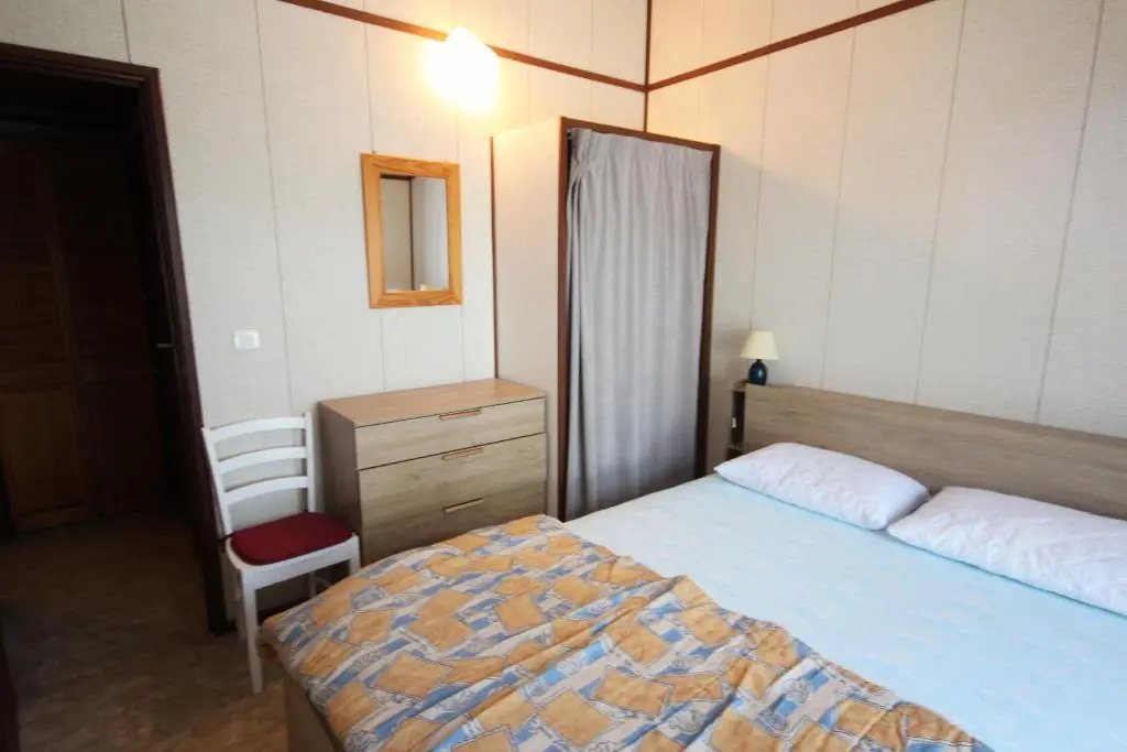 Belle villa de Vacances en angle climatisée, domaine TAMARIS, 4 chambres 7-9 couchages, Wifi, accès aux piscines payant, 900m de la mer LRTAMQ10