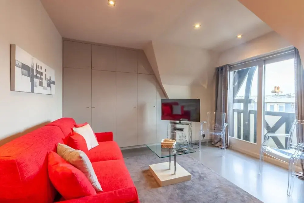 Apartment With Parking on Place de Morny