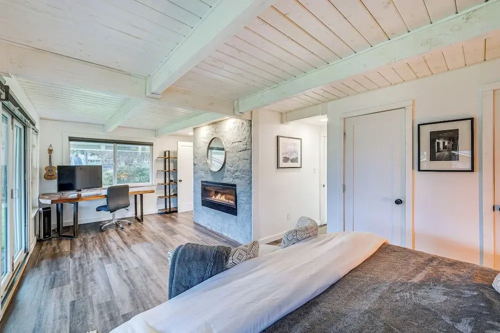 Stylish Bellingham Home w/ Lake + Mountain Views!