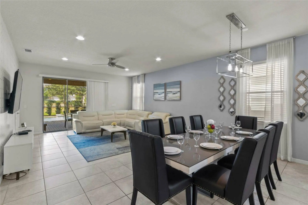 Relaxing Family Home with Pool at Windsor Resort 901