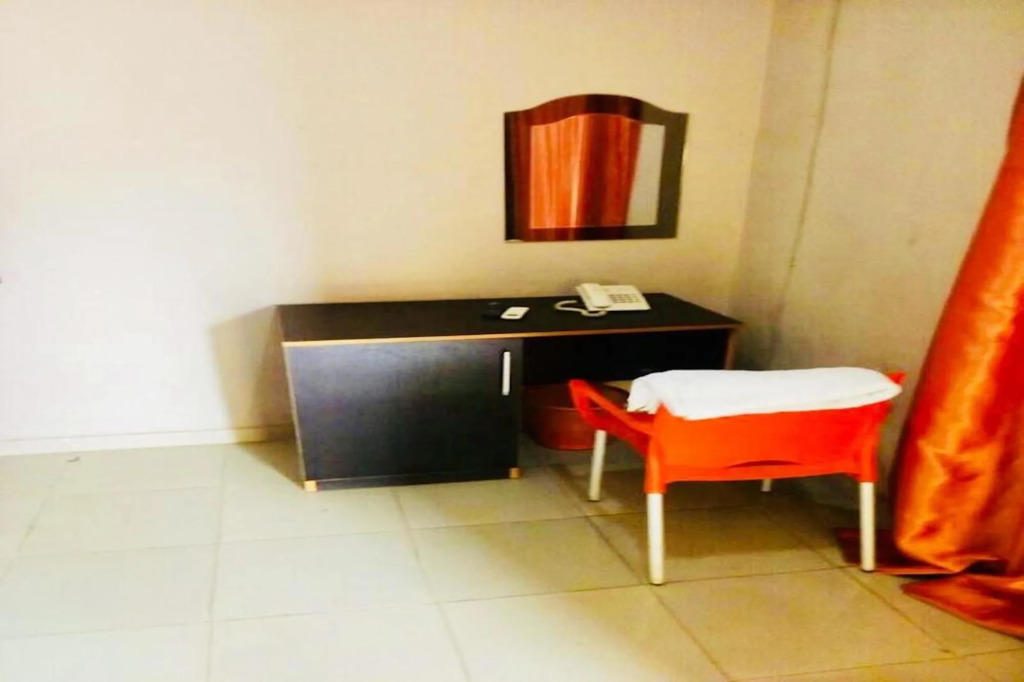 Momak 4 Hotel & Suites