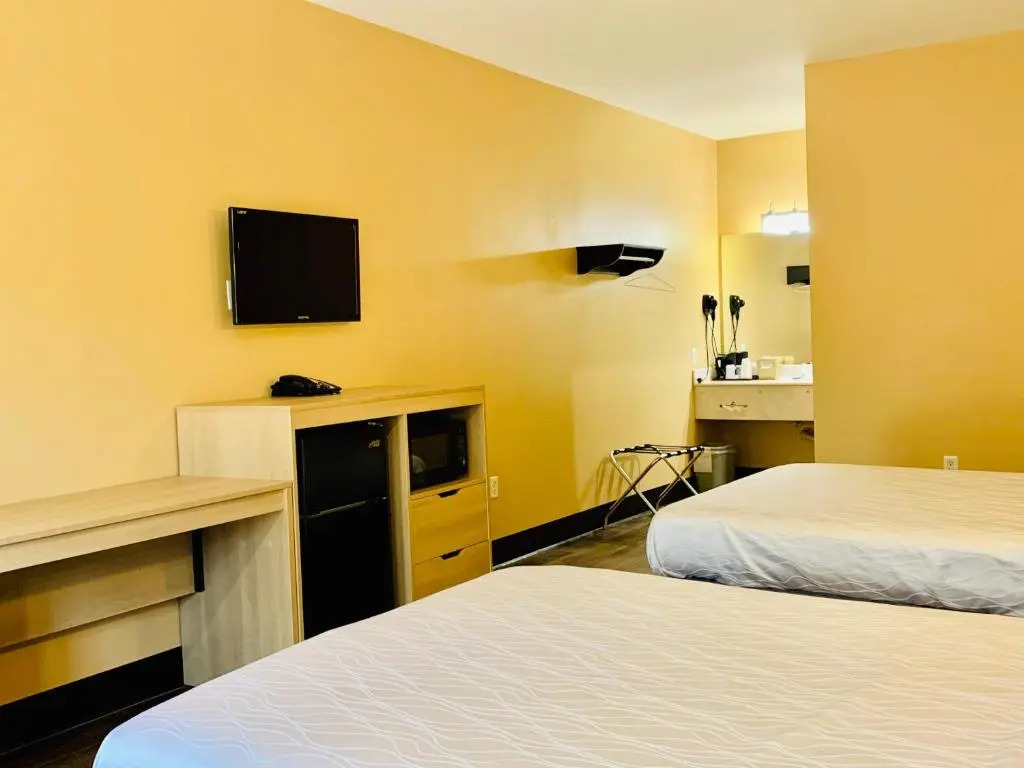 Weston Inn & Suites