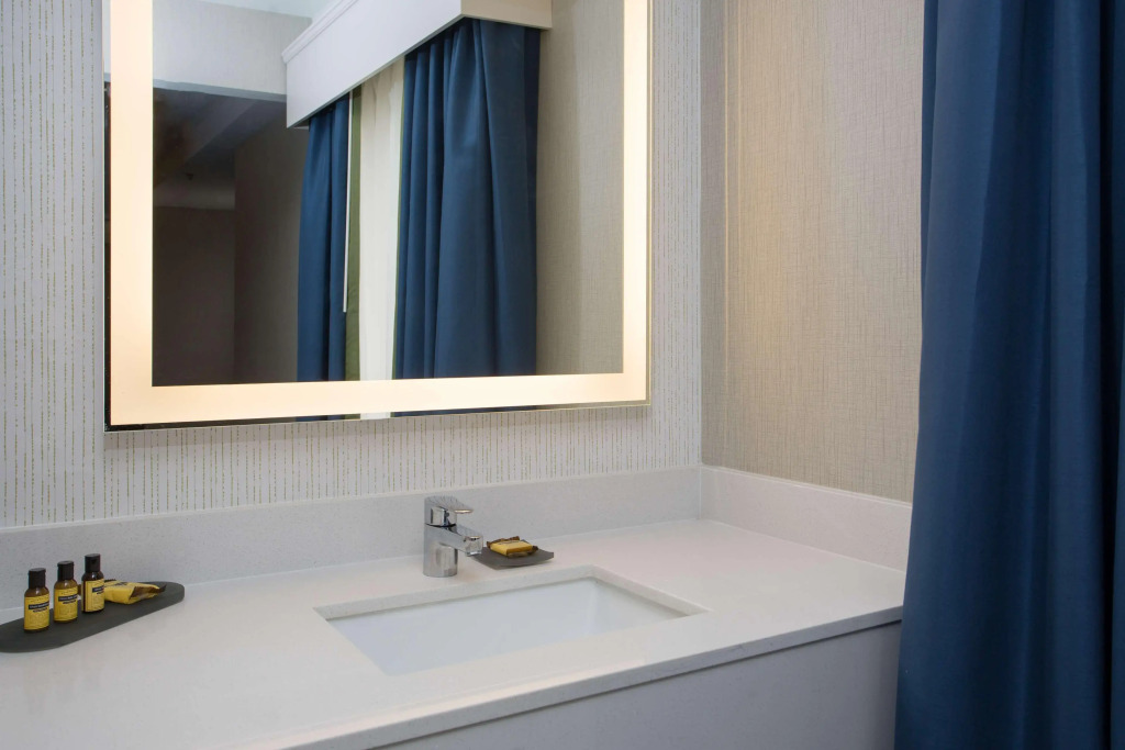 Best Western Plus Portsmouth Hotel & Suites
