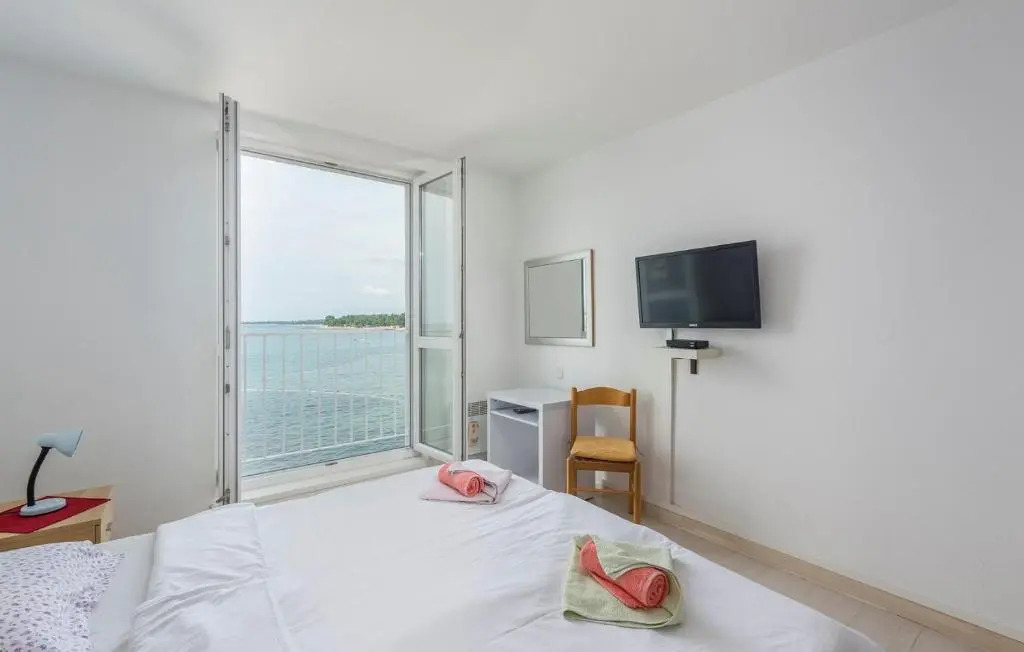 One bedroom apartment with direct sea view located in the old town of Porec
