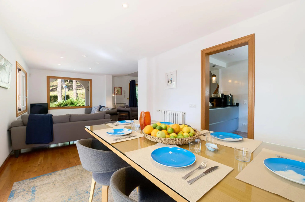 Ronda in Llafranc with 4 bedrooms and 2 bathrooms